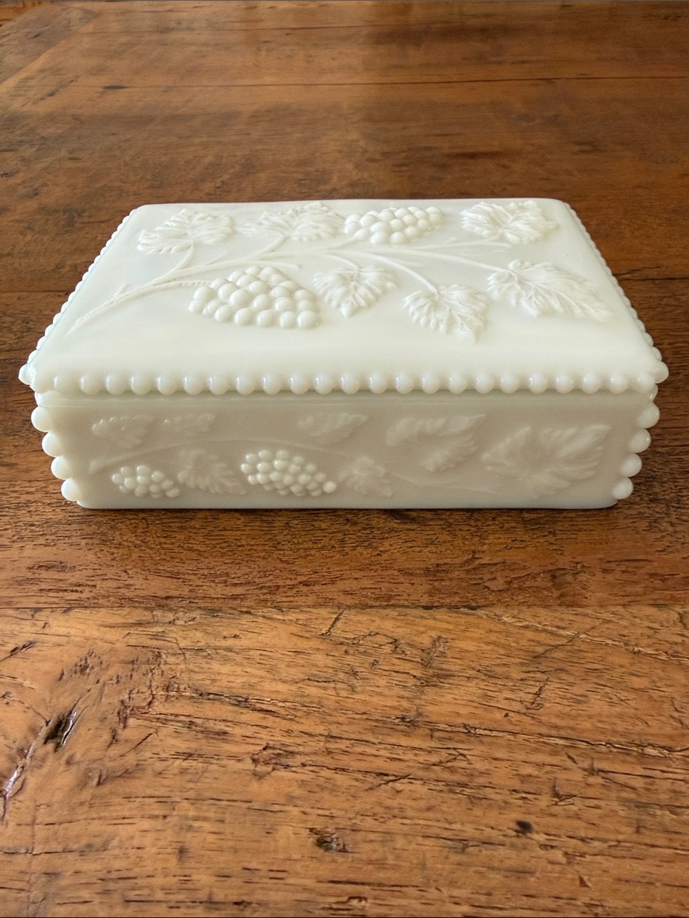 Vintage Westmoreland Milk Glass Lidded Box w/ Grapes & Vines and Beaded Edges - Picture 3 of 10
